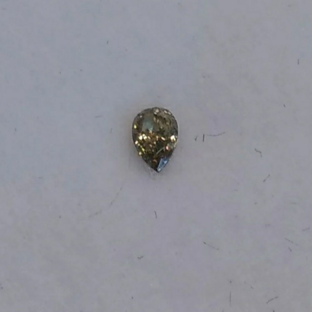 Loose pear shape diamond